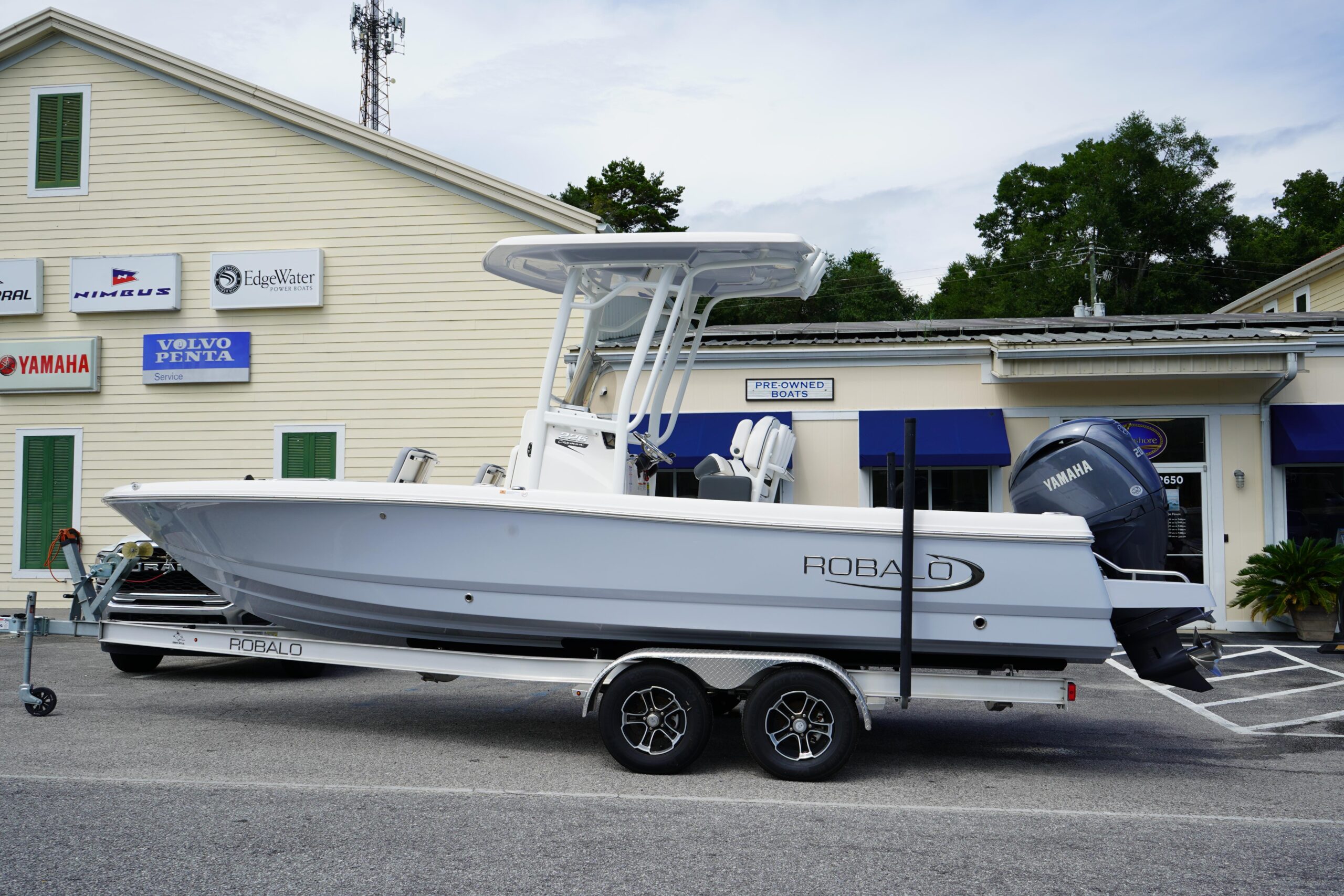 2024 Robalo 226 Cayman